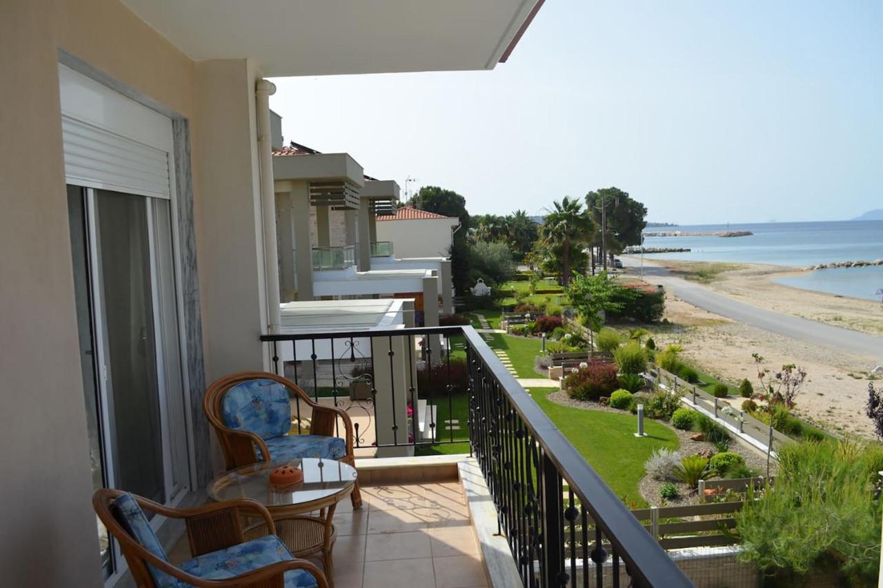Lemon Beach Front Apartment, Nikiti Exterior photo